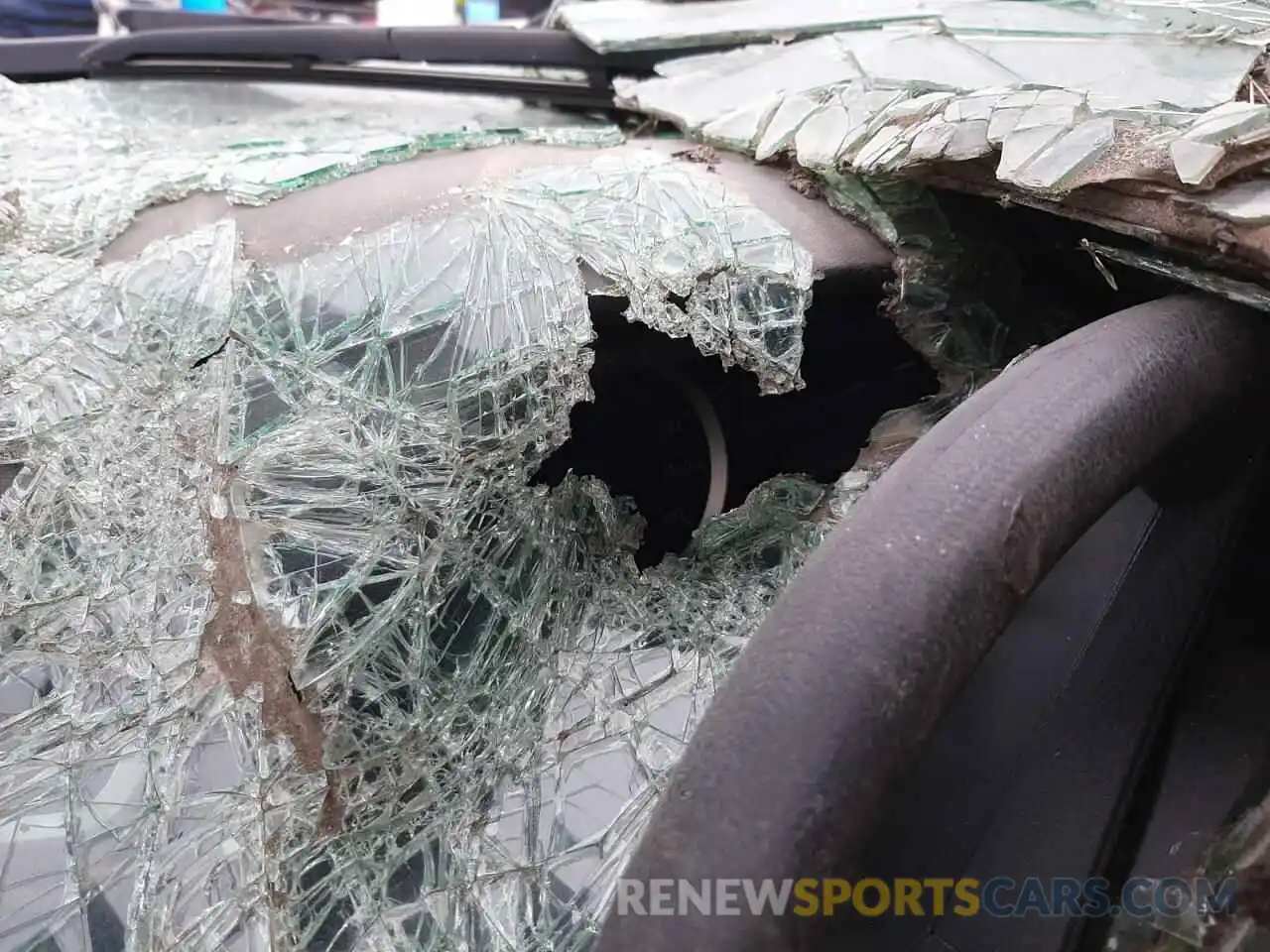 9 Photograph of a damaged car 5YFEPRAE5LP024305 TOYOTA COROLLA 2020