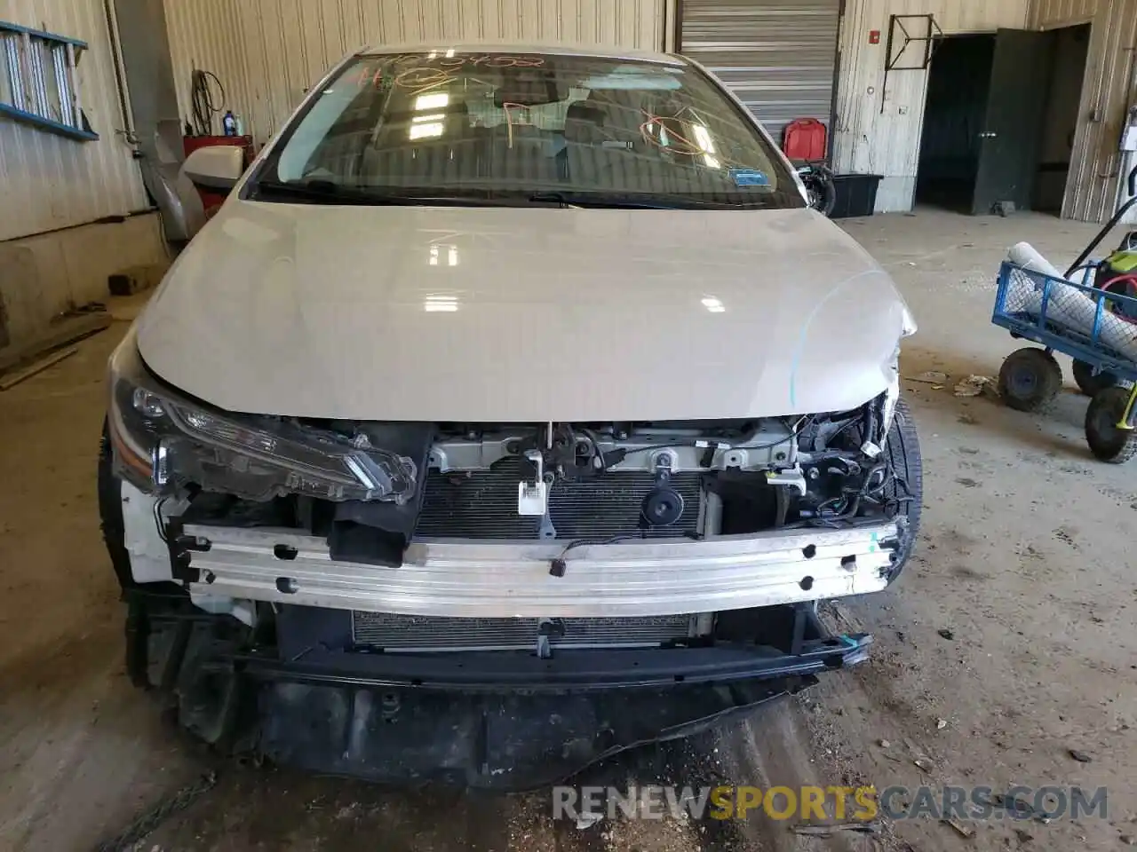 9 Photograph of a damaged car 5YFEPRAE5LP026135 TOYOTA COROLLA 2020