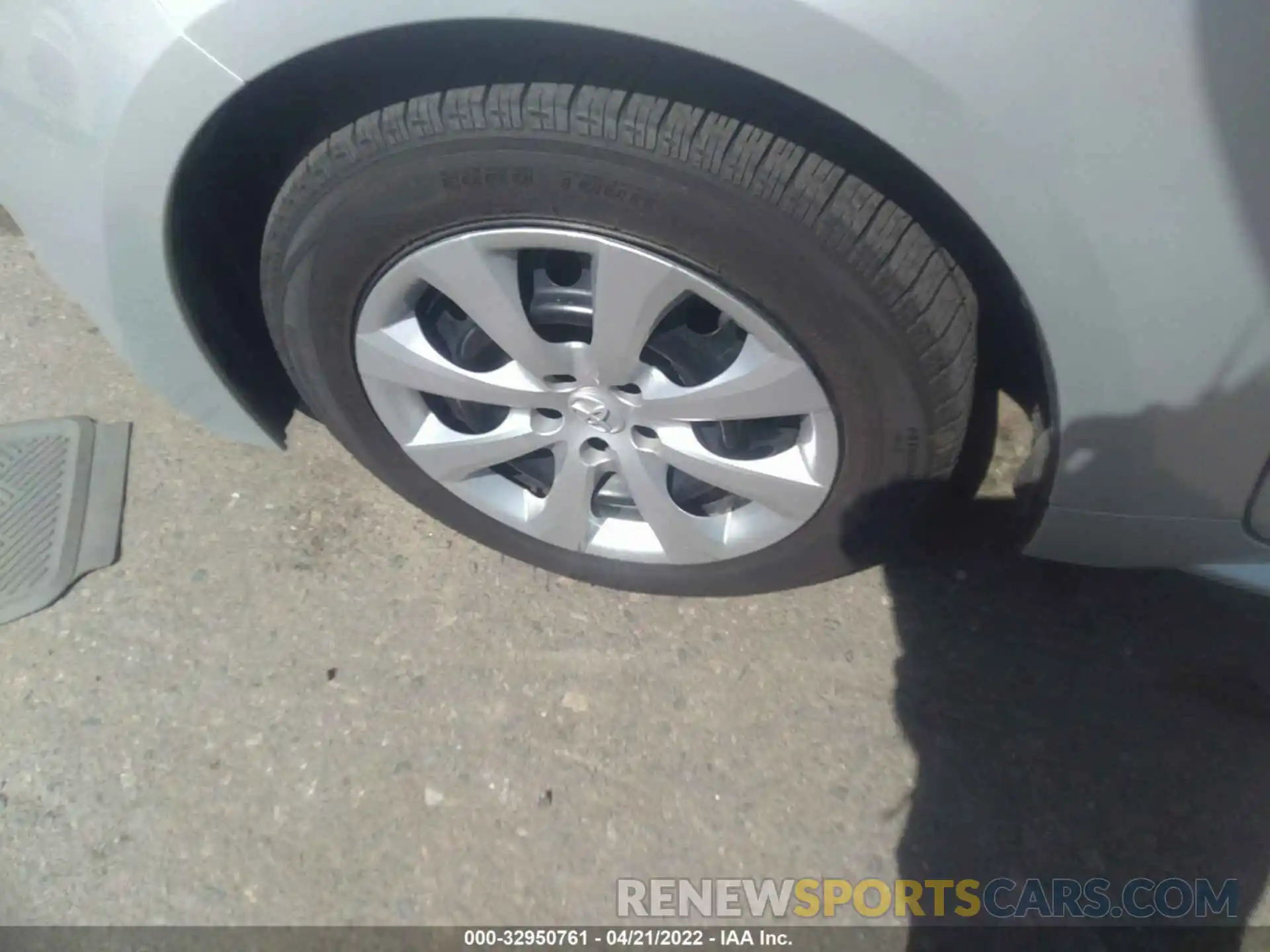 12 Photograph of a damaged car 5YFEPRAE5LP028872 TOYOTA COROLLA 2020