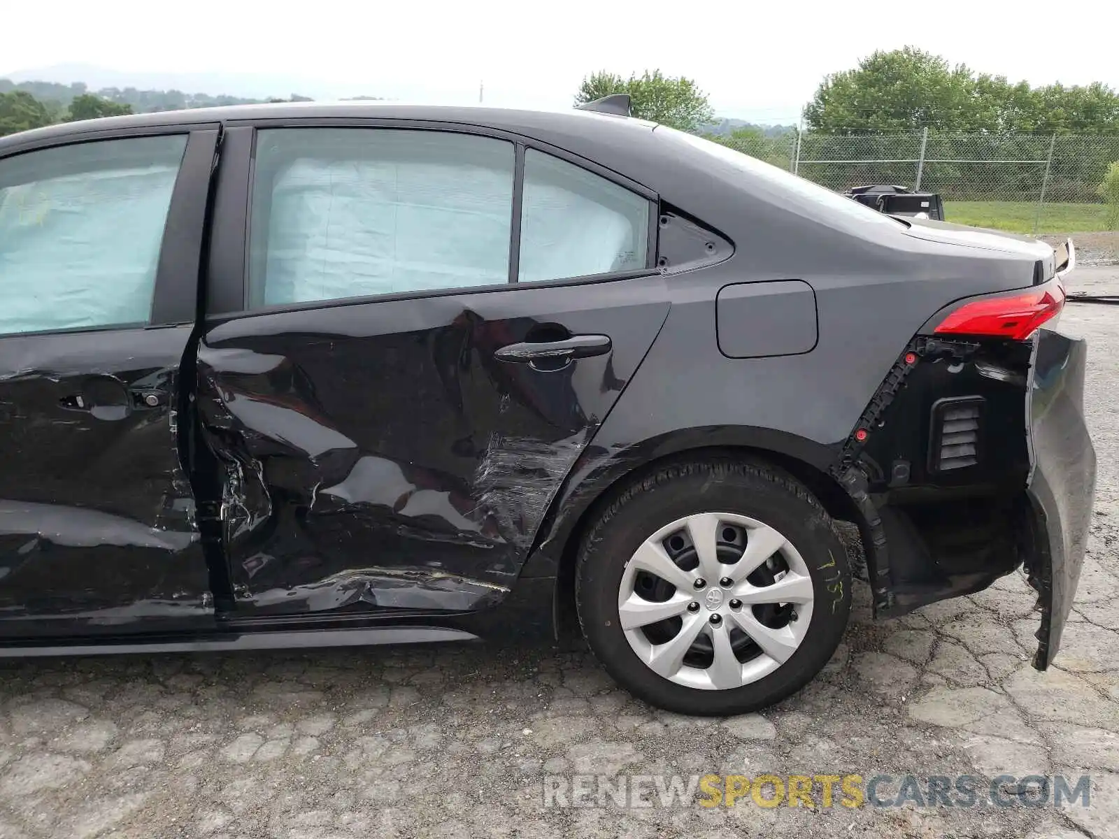 9 Photograph of a damaged car 5YFEPRAE5LP034848 TOYOTA COROLLA 2020