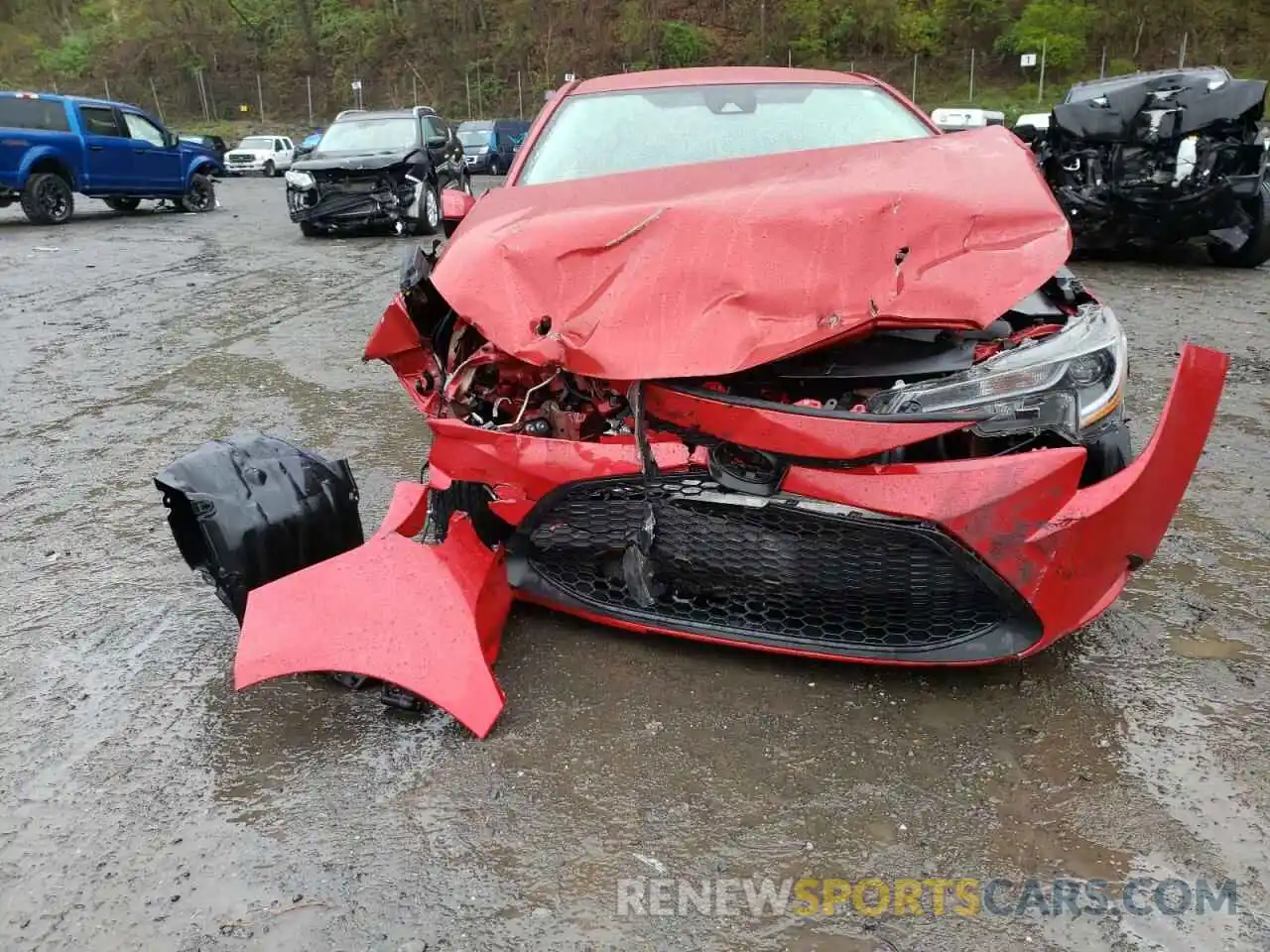 9 Photograph of a damaged car 5YFEPRAE5LP038995 TOYOTA COROLLA 2020