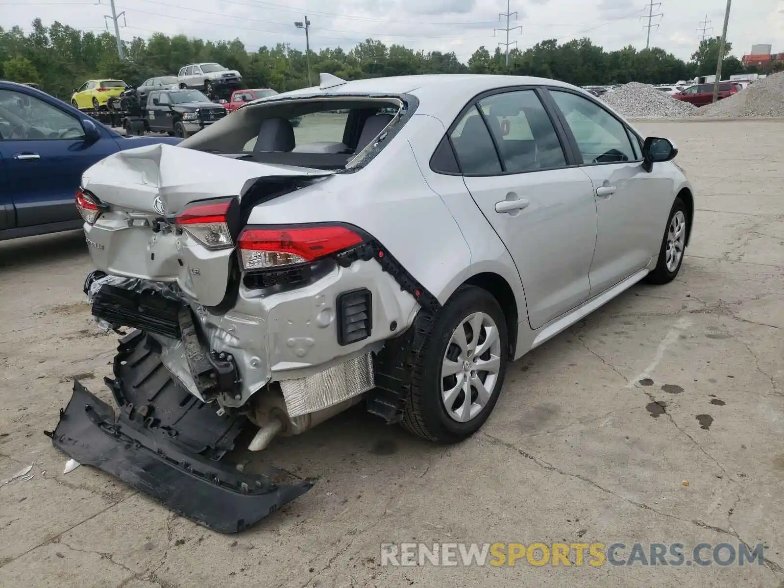 4 Photograph of a damaged car 5YFEPRAE5LP040827 TOYOTA COROLLA 2020