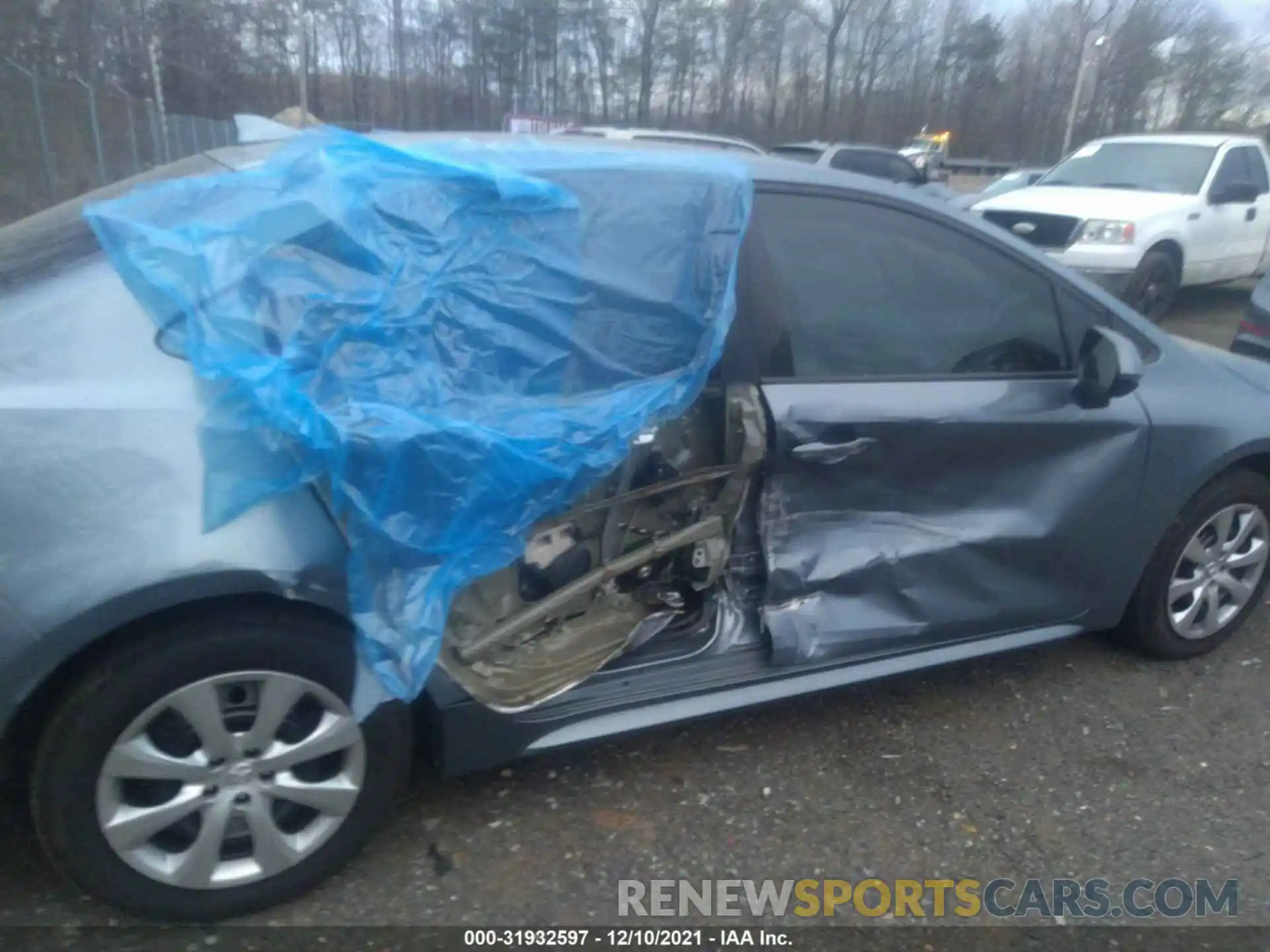 6 Photograph of a damaged car 5YFEPRAE5LP041721 TOYOTA COROLLA 2020