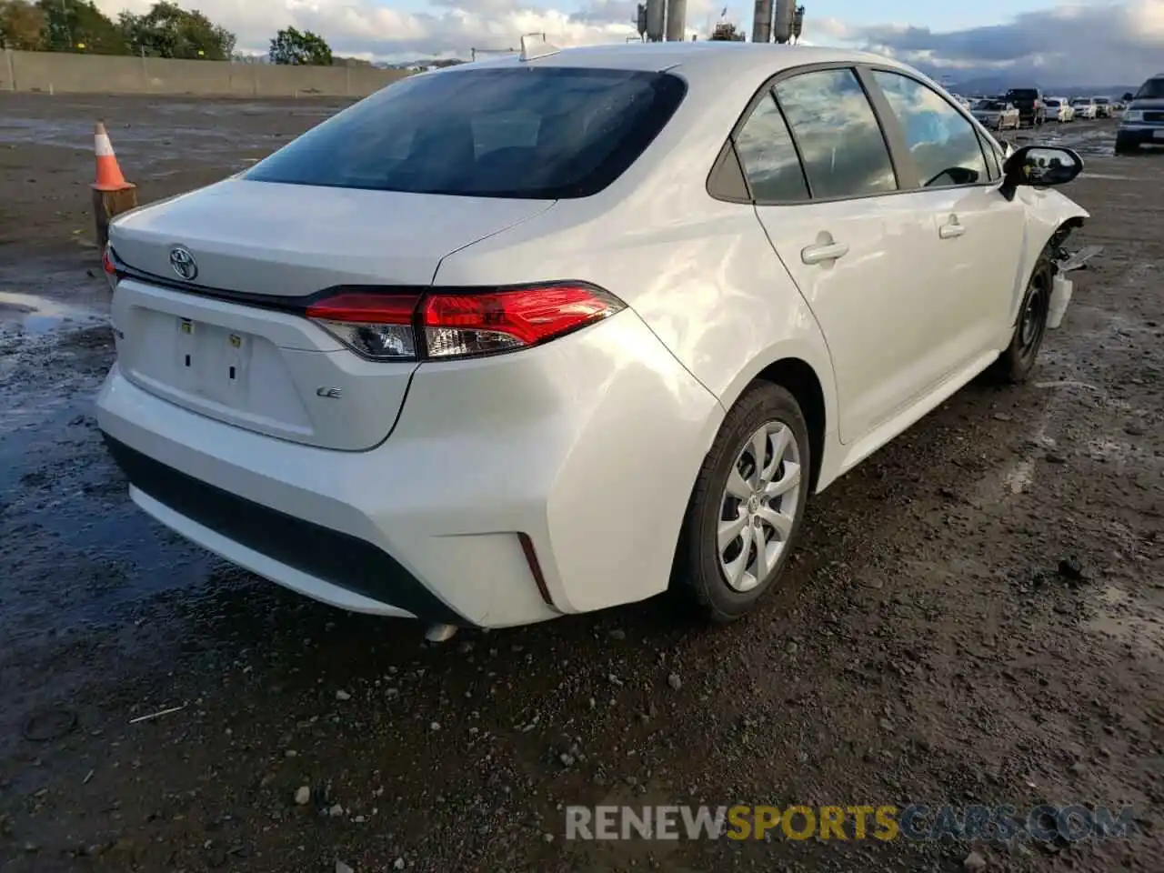 4 Photograph of a damaged car 5YFEPRAE5LP041847 TOYOTA COROLLA 2020