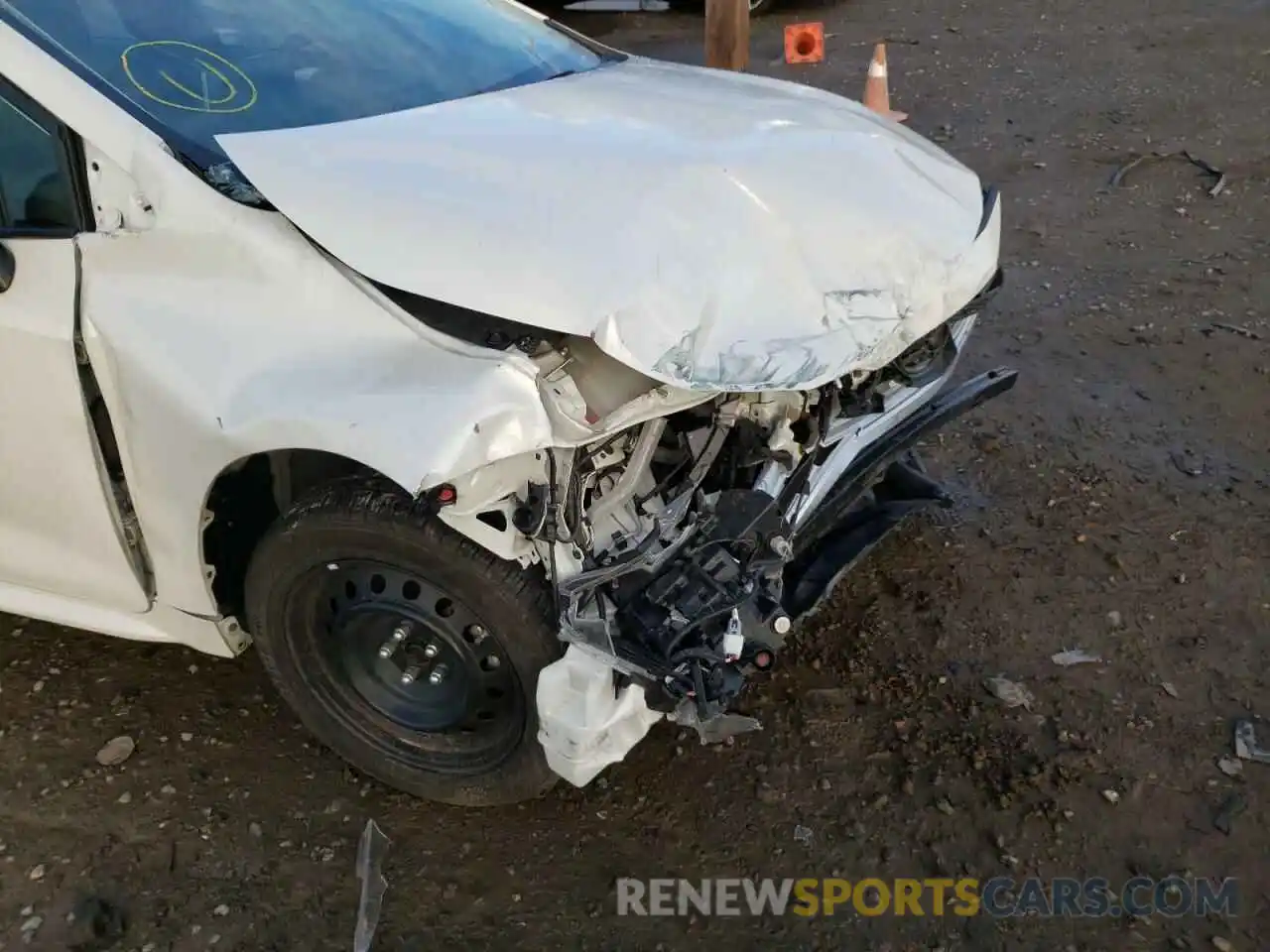 9 Photograph of a damaged car 5YFEPRAE5LP041847 TOYOTA COROLLA 2020