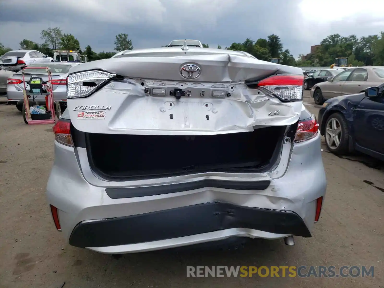 9 Photograph of a damaged car 5YFEPRAE5LP043629 TOYOTA COROLLA 2020