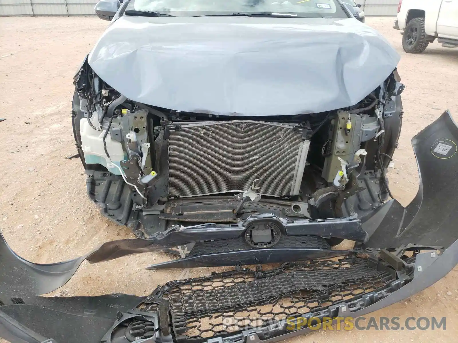 9 Photograph of a damaged car 5YFEPRAE5LP044716 TOYOTA COROLLA 2020