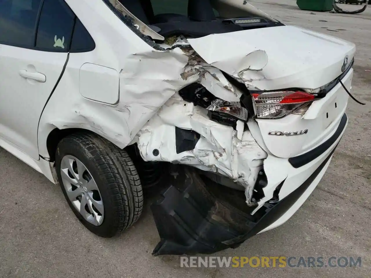 9 Photograph of a damaged car 5YFEPRAE5LP048829 TOYOTA COROLLA 2020