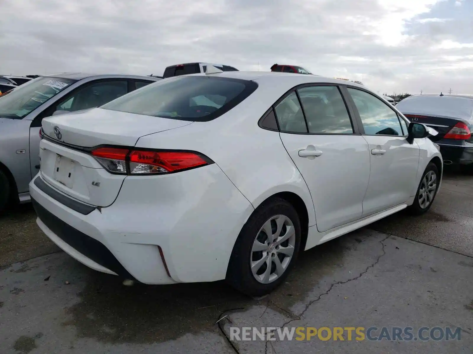 4 Photograph of a damaged car 5YFEPRAE5LP049561 TOYOTA COROLLA 2020