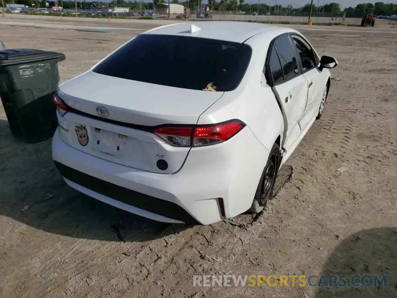 4 Photograph of a damaged car 5YFEPRAE5LP051195 TOYOTA COROLLA 2020