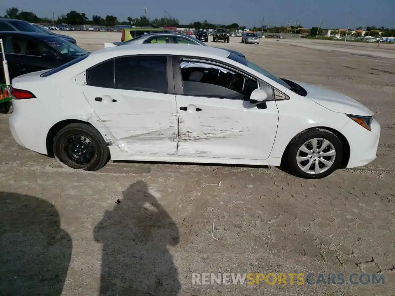 9 Photograph of a damaged car 5YFEPRAE5LP051195 TOYOTA COROLLA 2020