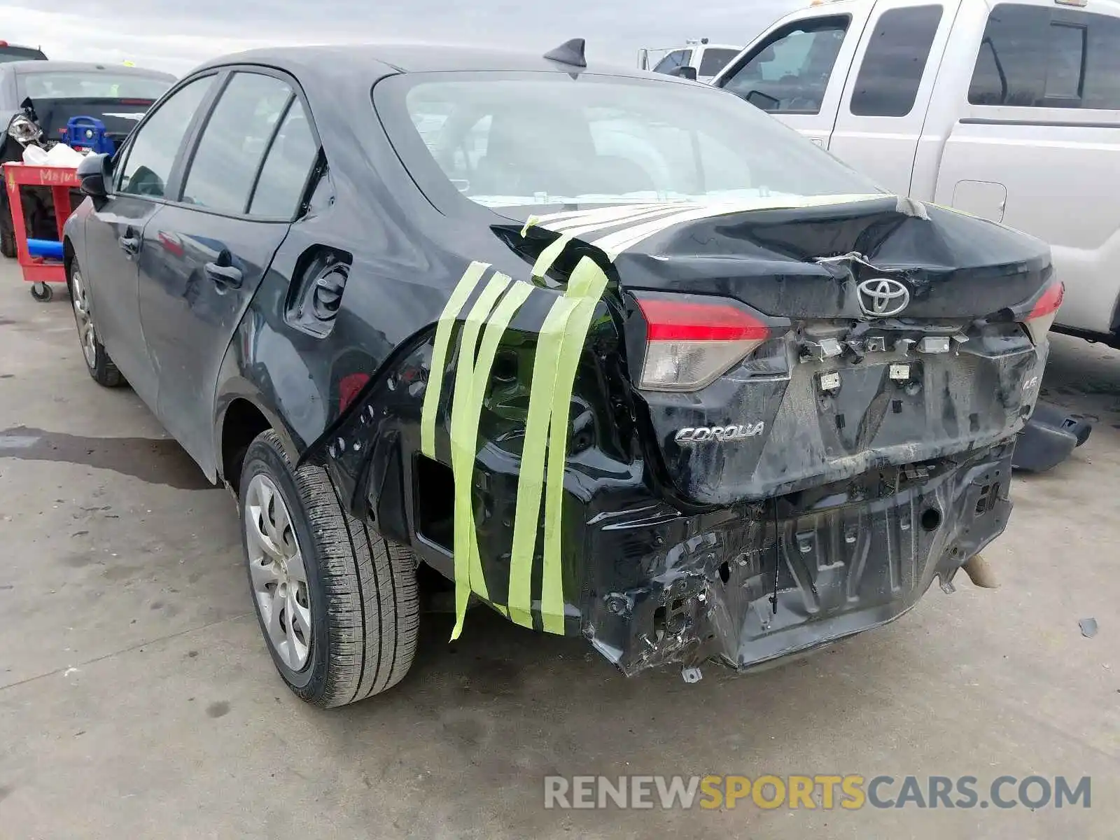 3 Photograph of a damaged car 5YFEPRAE5LP056185 TOYOTA COROLLA 2020