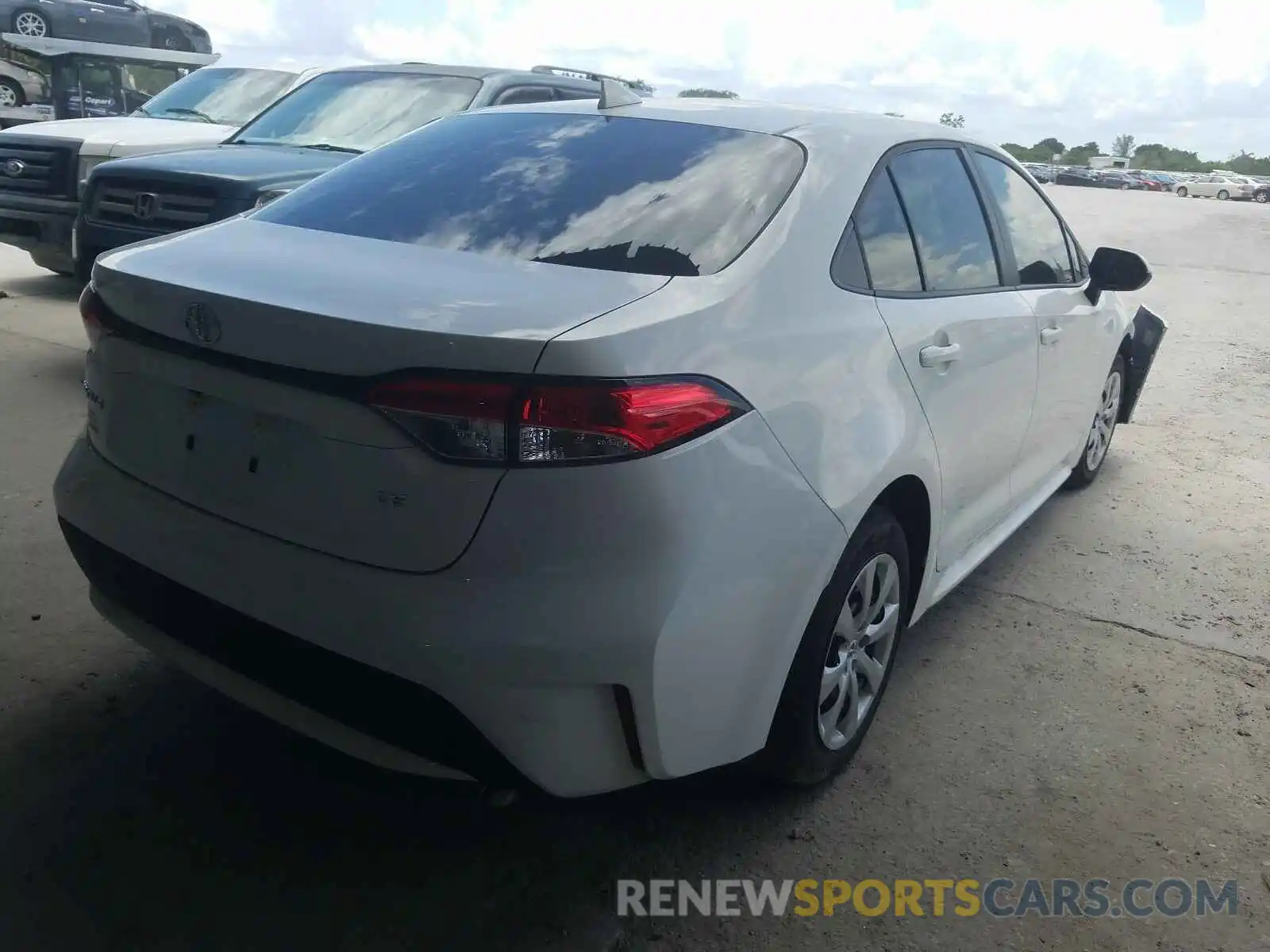 4 Photograph of a damaged car 5YFEPRAE5LP058499 TOYOTA COROLLA 2020