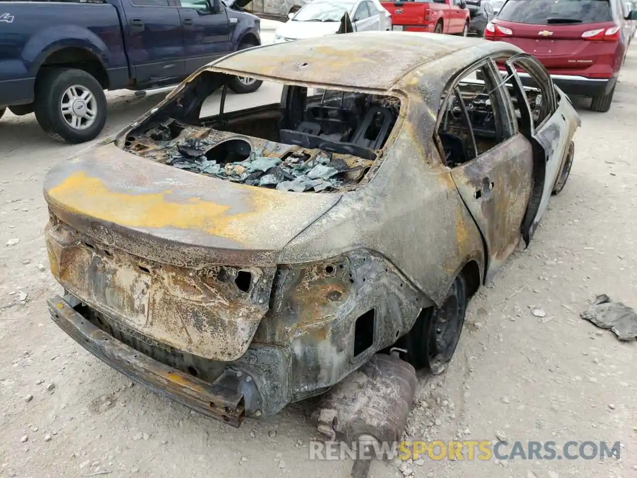 4 Photograph of a damaged car 5YFEPRAE5LP062200 TOYOTA COROLLA 2020