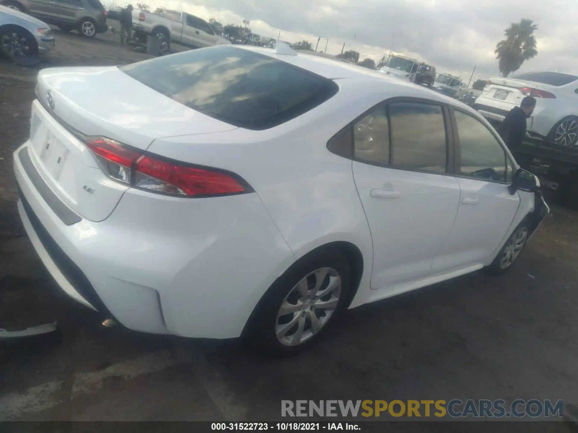 4 Photograph of a damaged car 5YFEPRAE5LP063346 TOYOTA COROLLA 2020