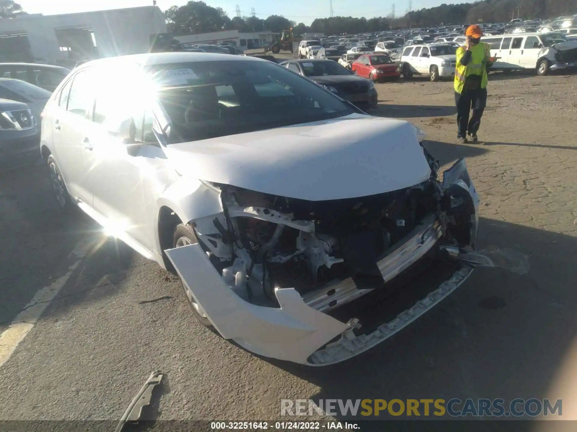 1 Photograph of a damaged car 5YFEPRAE5LP063752 TOYOTA COROLLA 2020