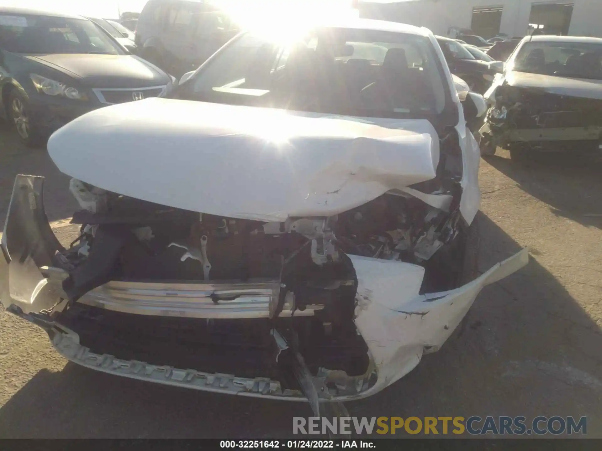 6 Photograph of a damaged car 5YFEPRAE5LP063752 TOYOTA COROLLA 2020