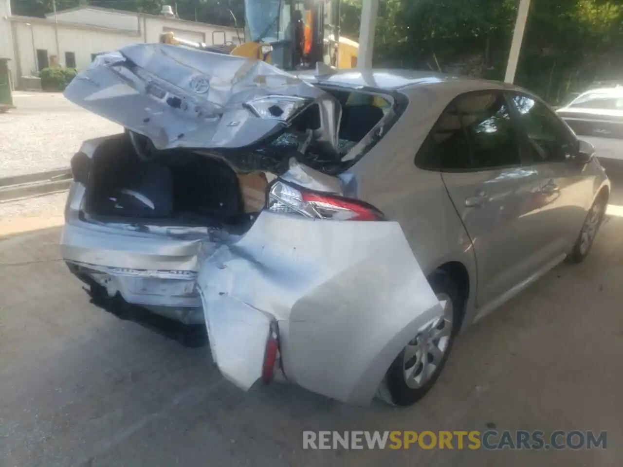 4 Photograph of a damaged car 5YFEPRAE5LP068014 TOYOTA COROLLA 2020