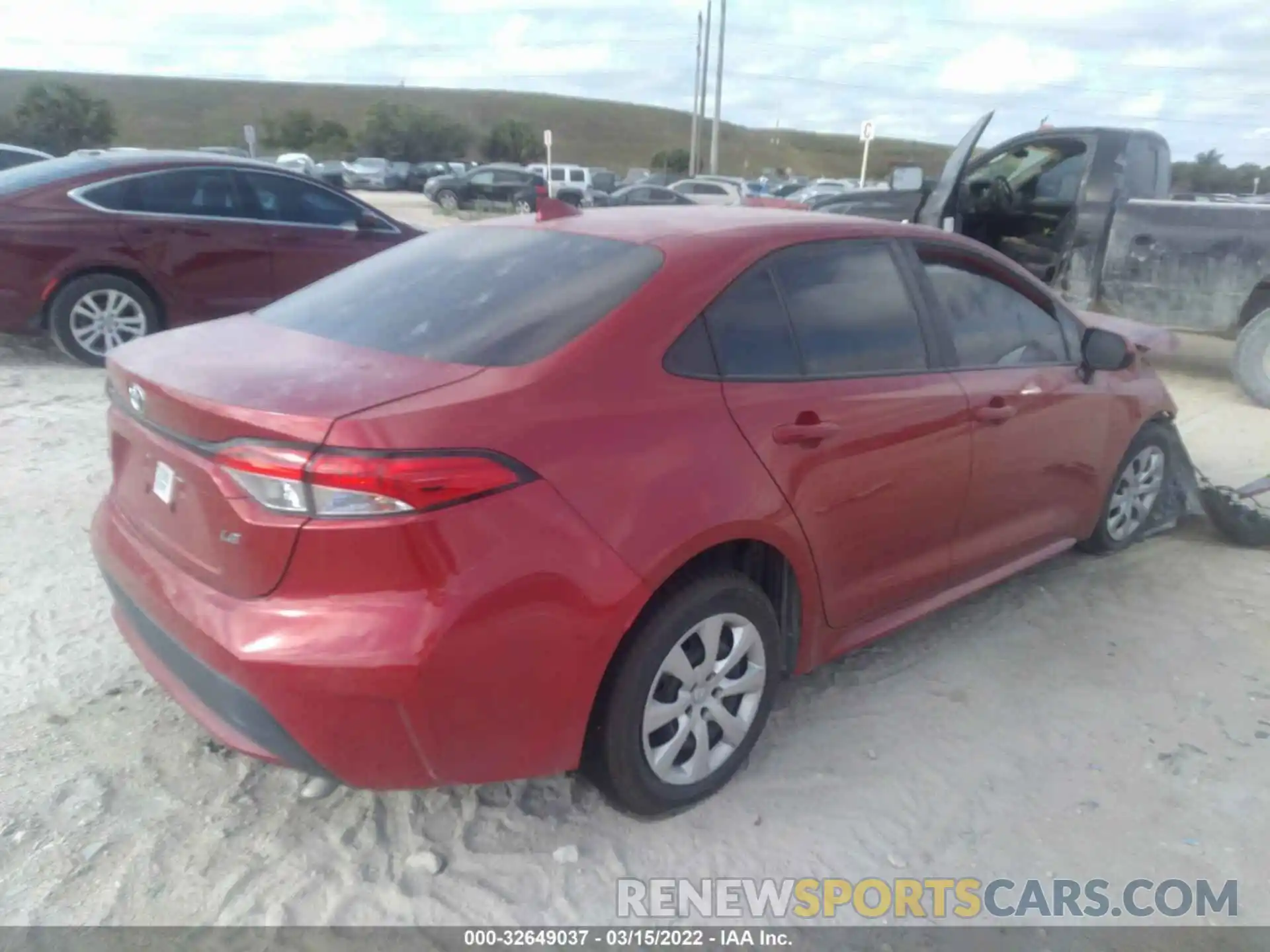 4 Photograph of a damaged car 5YFEPRAE5LP070541 TOYOTA COROLLA 2020