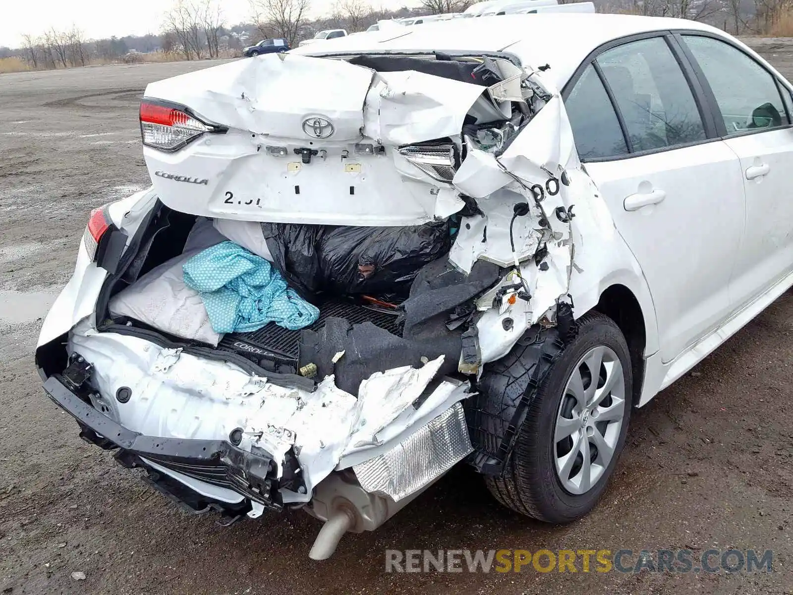 9 Photograph of a damaged car 5YFEPRAE5LP074699 TOYOTA COROLLA 2020