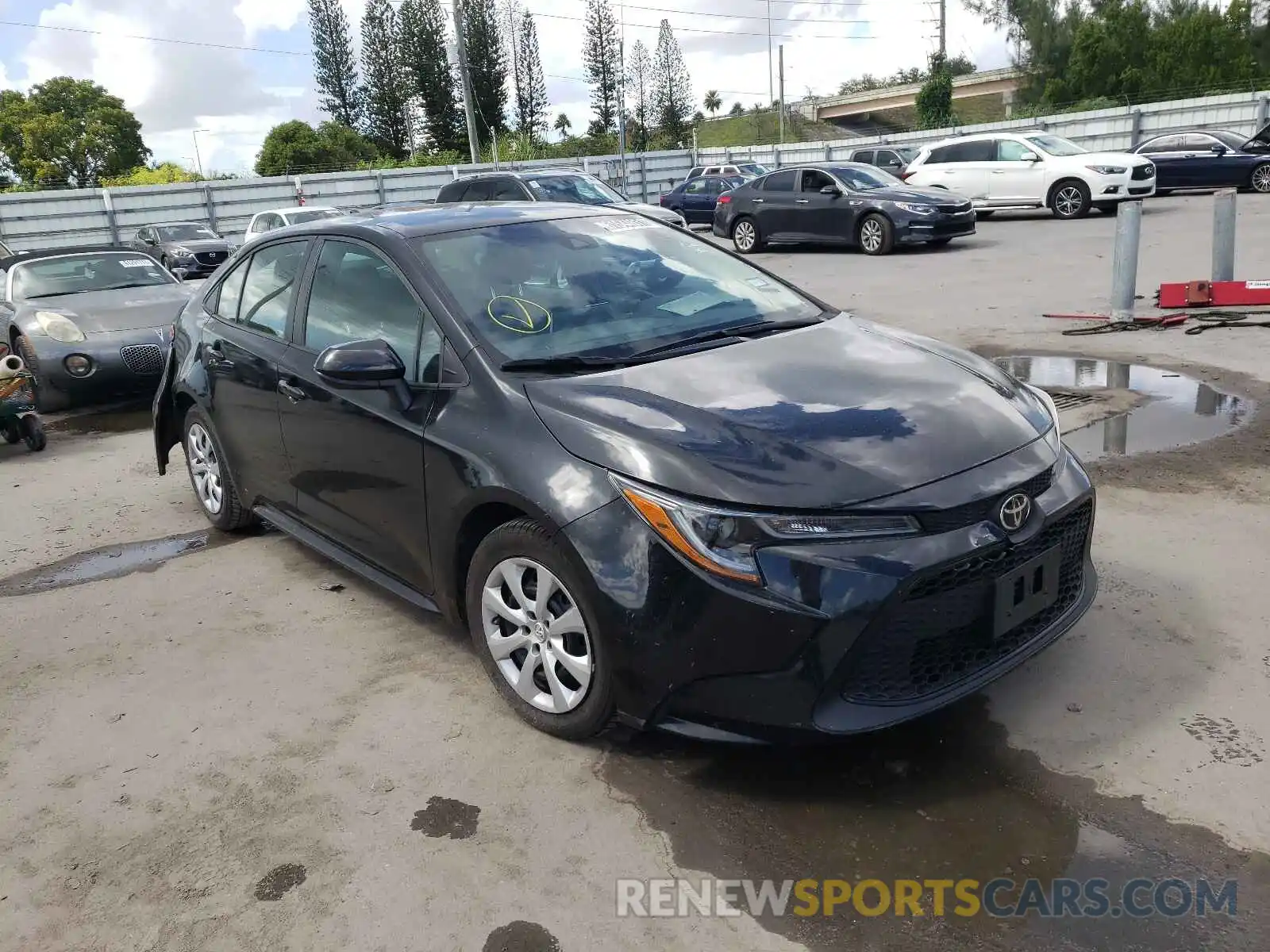 1 Photograph of a damaged car 5YFEPRAE5LP075755 TOYOTA COROLLA 2020