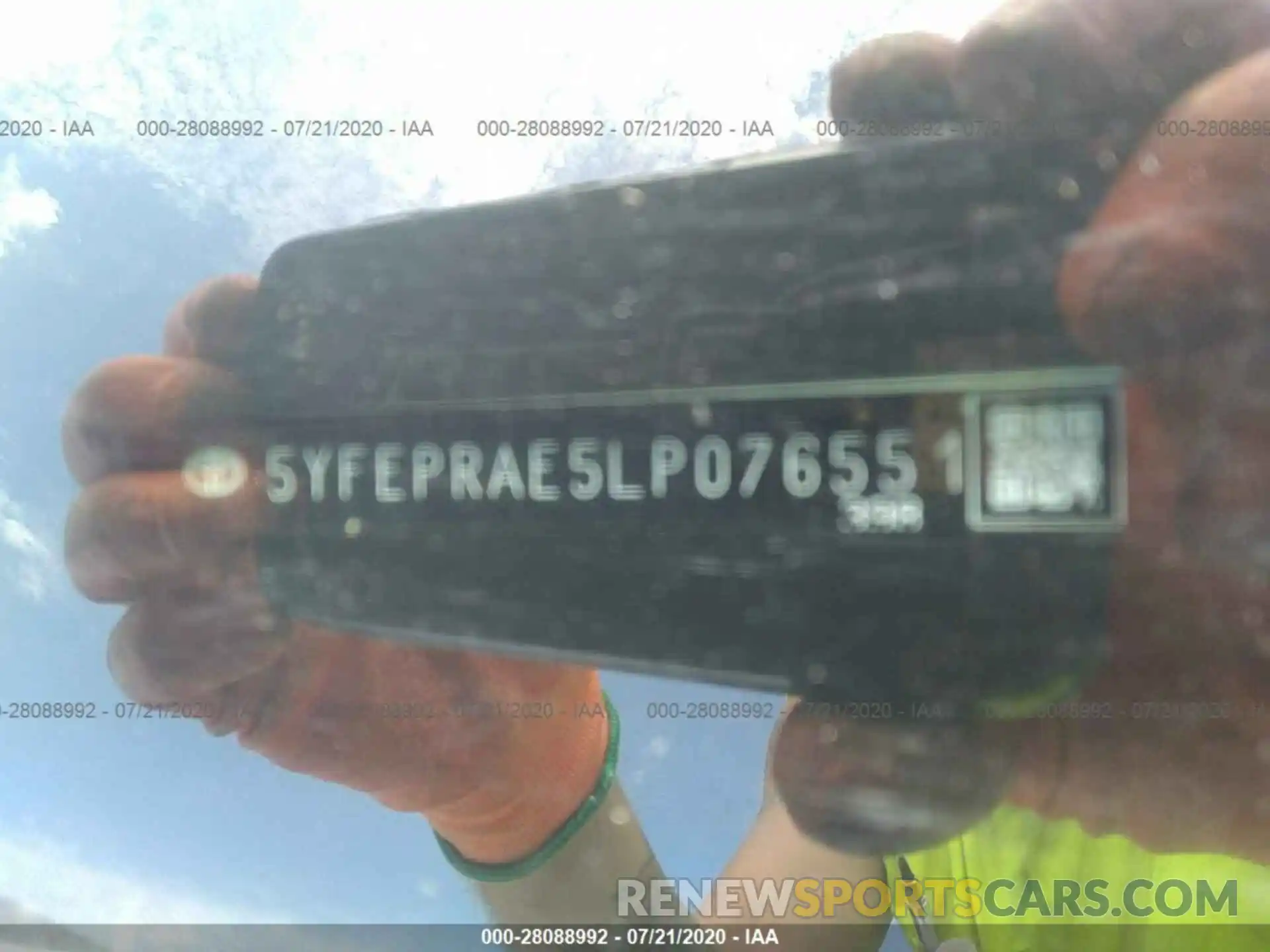 9 Photograph of a damaged car 5YFEPRAE5LP076551 TOYOTA COROLLA 2020