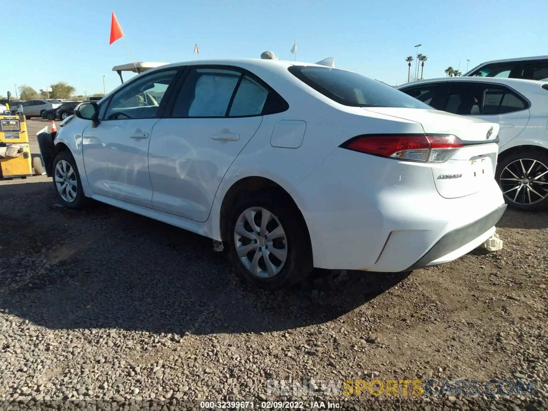 3 Photograph of a damaged car 5YFEPRAE5LP078266 TOYOTA COROLLA 2020