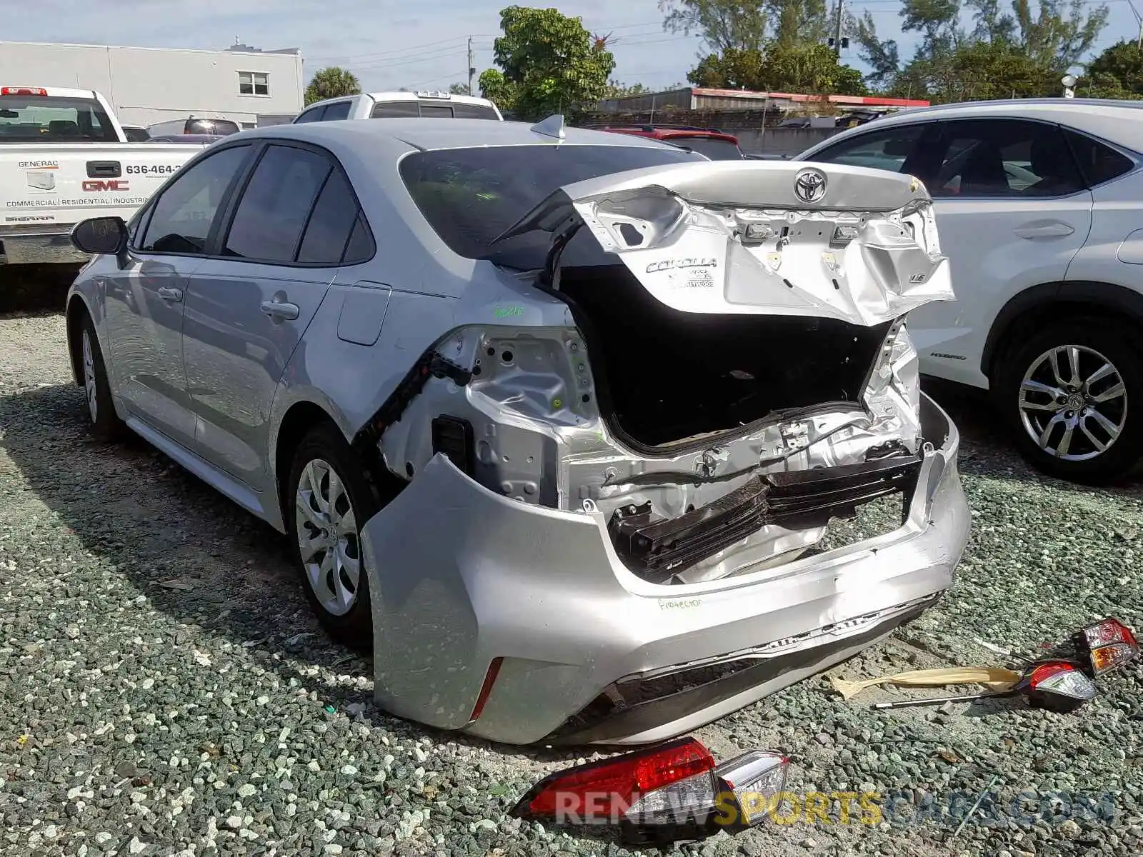 3 Photograph of a damaged car 5YFEPRAE5LP082401 TOYOTA COROLLA 2020