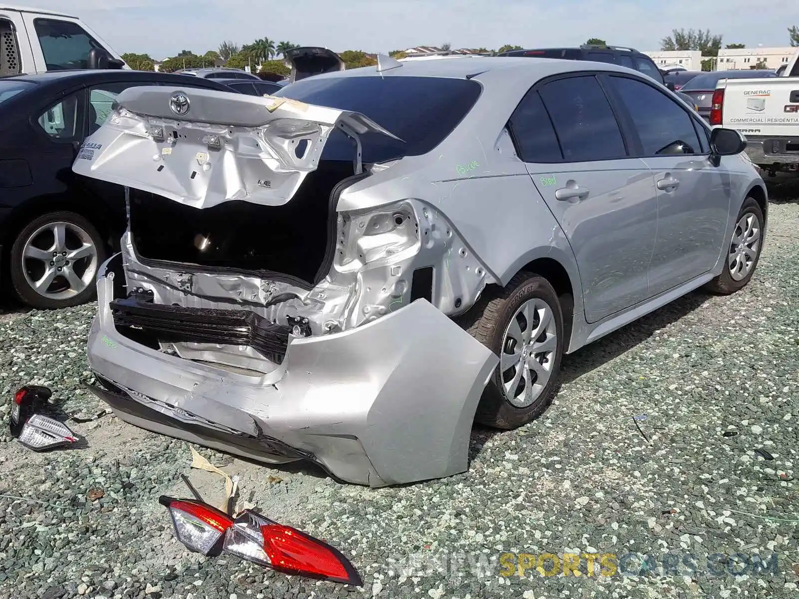 4 Photograph of a damaged car 5YFEPRAE5LP082401 TOYOTA COROLLA 2020