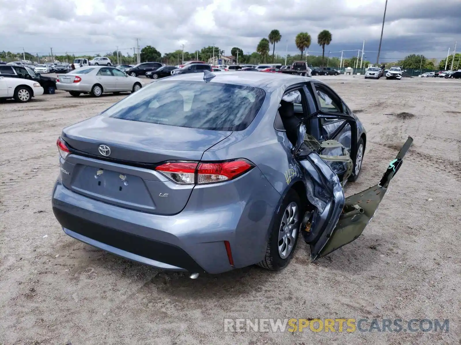 4 Photograph of a damaged car 5YFEPRAE5LP085265 TOYOTA COROLLA 2020