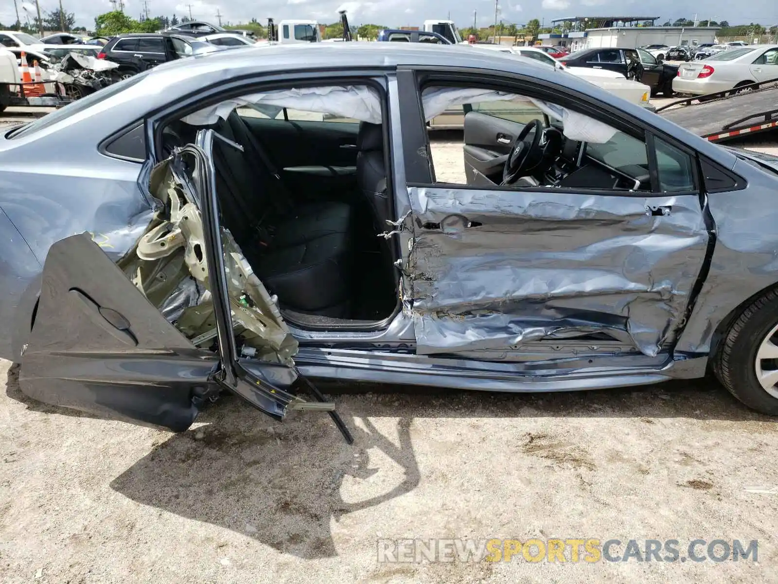 9 Photograph of a damaged car 5YFEPRAE5LP085265 TOYOTA COROLLA 2020