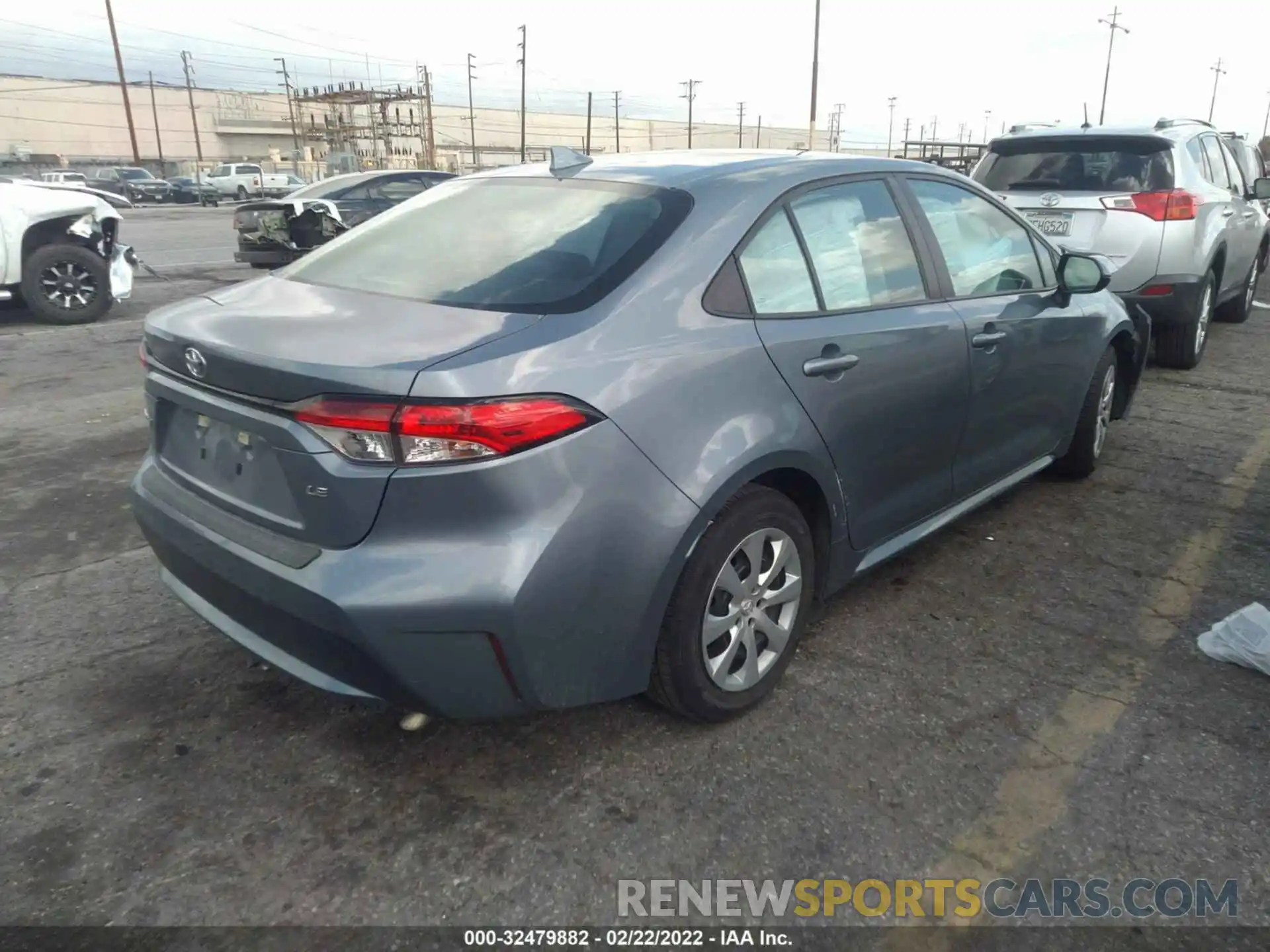 4 Photograph of a damaged car 5YFEPRAE5LP087565 TOYOTA COROLLA 2020