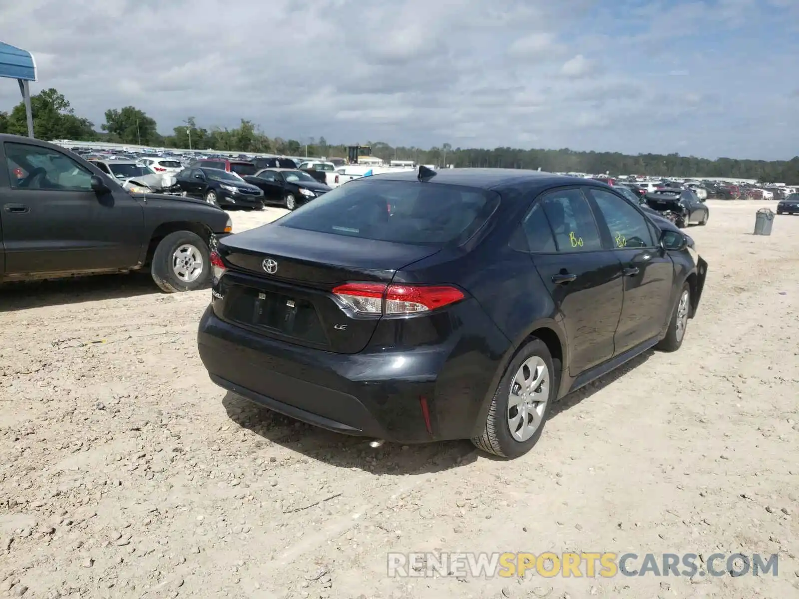 4 Photograph of a damaged car 5YFEPRAE5LP087727 TOYOTA COROLLA 2020