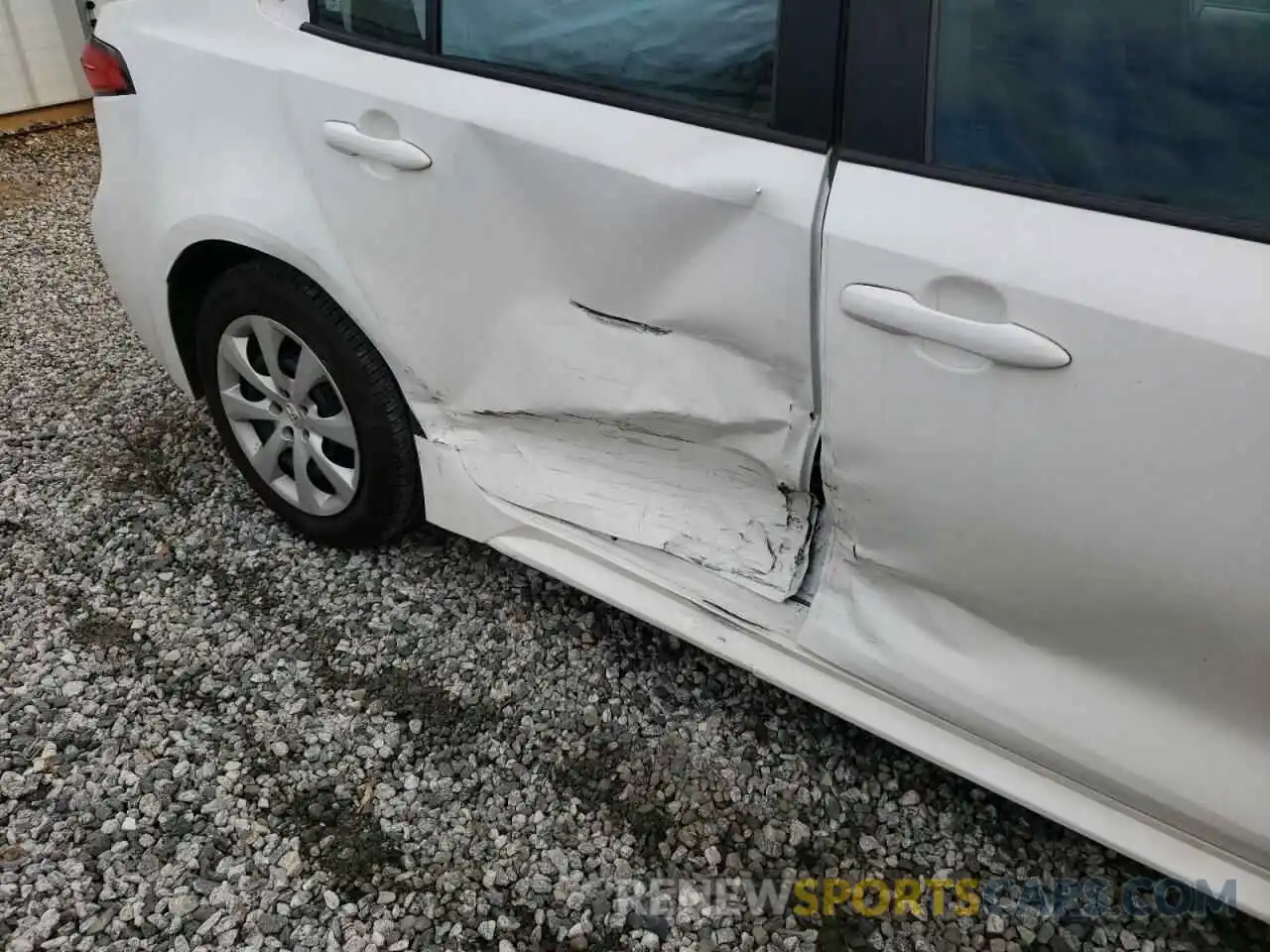 9 Photograph of a damaged car 5YFEPRAE5LP094533 TOYOTA COROLLA 2020