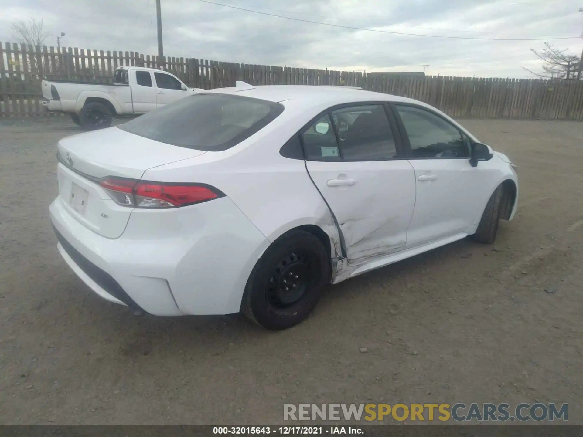 4 Photograph of a damaged car 5YFEPRAE5LP097657 TOYOTA COROLLA 2020