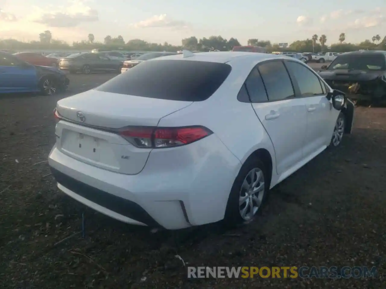 4 Photograph of a damaged car 5YFEPRAE5LP101643 TOYOTA COROLLA 2020