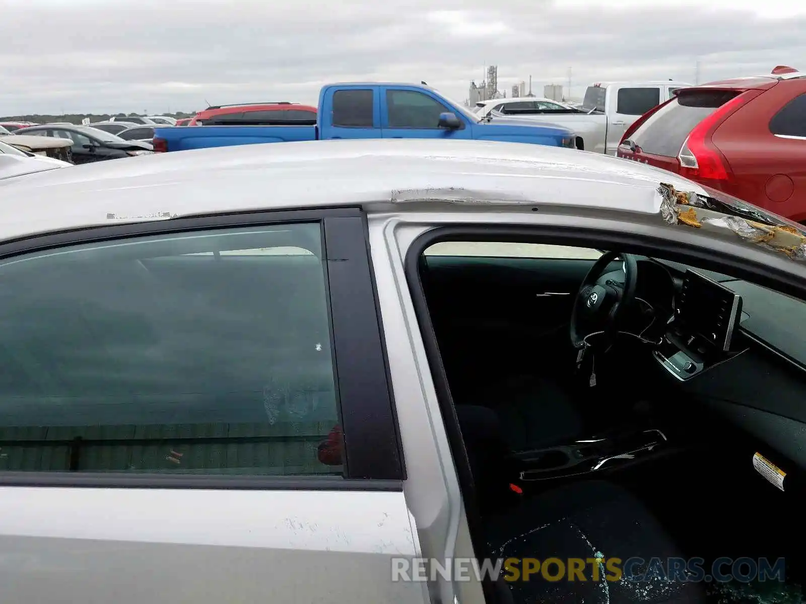 9 Photograph of a damaged car 5YFEPRAE5LP102761 TOYOTA COROLLA 2020