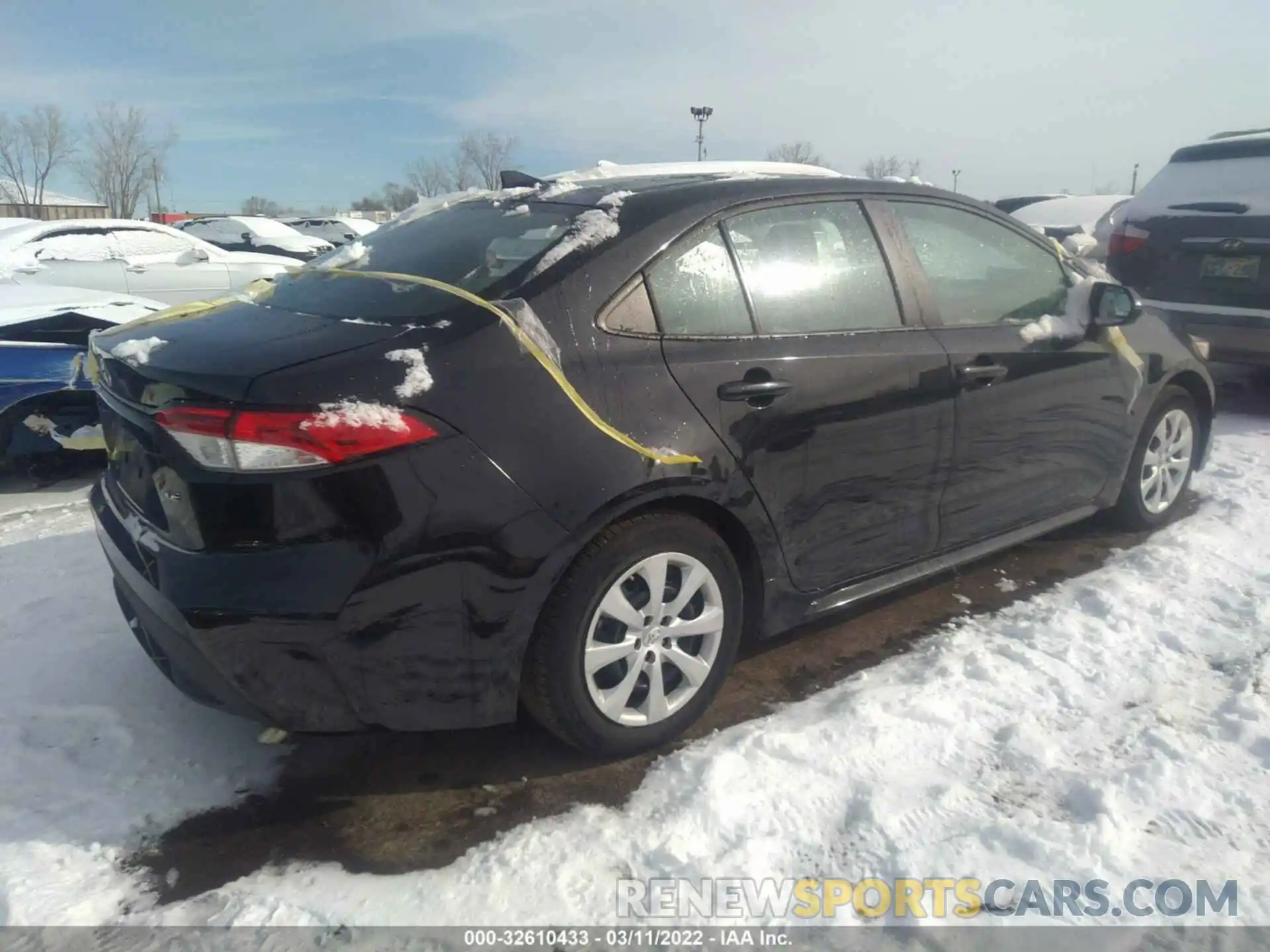 4 Photograph of a damaged car 5YFEPRAE5LP104042 TOYOTA COROLLA 2020