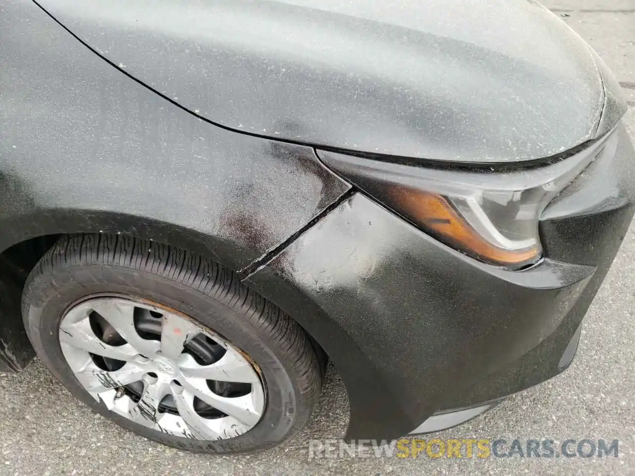 9 Photograph of a damaged car 5YFEPRAE5LP105286 TOYOTA COROLLA 2020