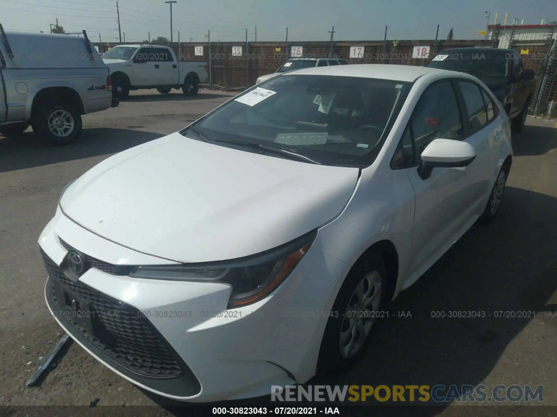 2 Photograph of a damaged car 5YFEPRAE5LP105790 TOYOTA COROLLA 2020