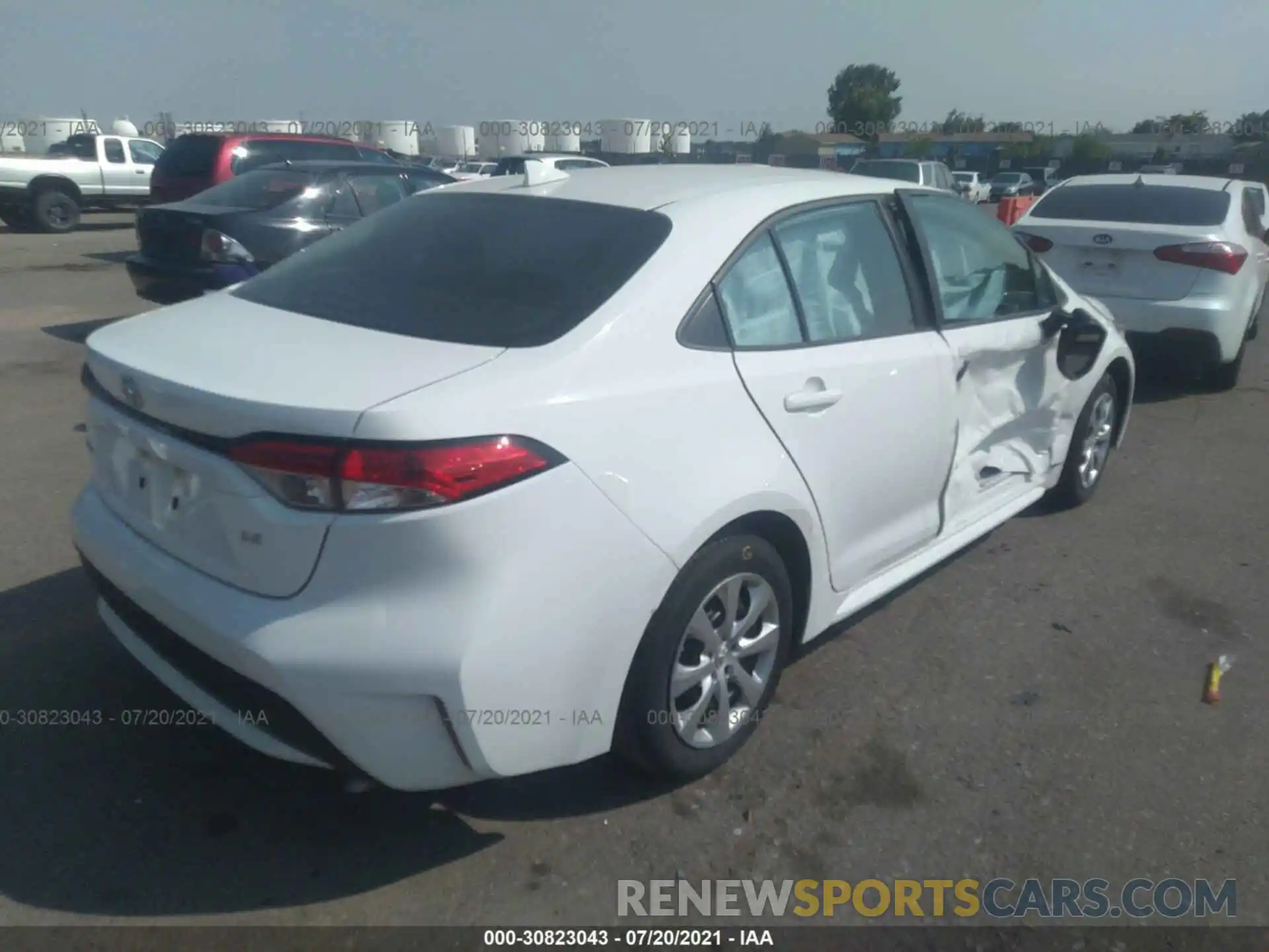 4 Photograph of a damaged car 5YFEPRAE5LP105790 TOYOTA COROLLA 2020