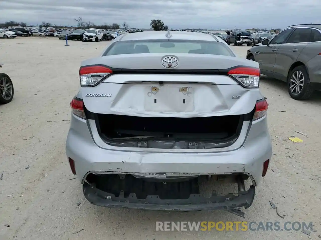 6 Photograph of a damaged car 5YFEPRAE5LP106485 TOYOTA COROLLA 2020