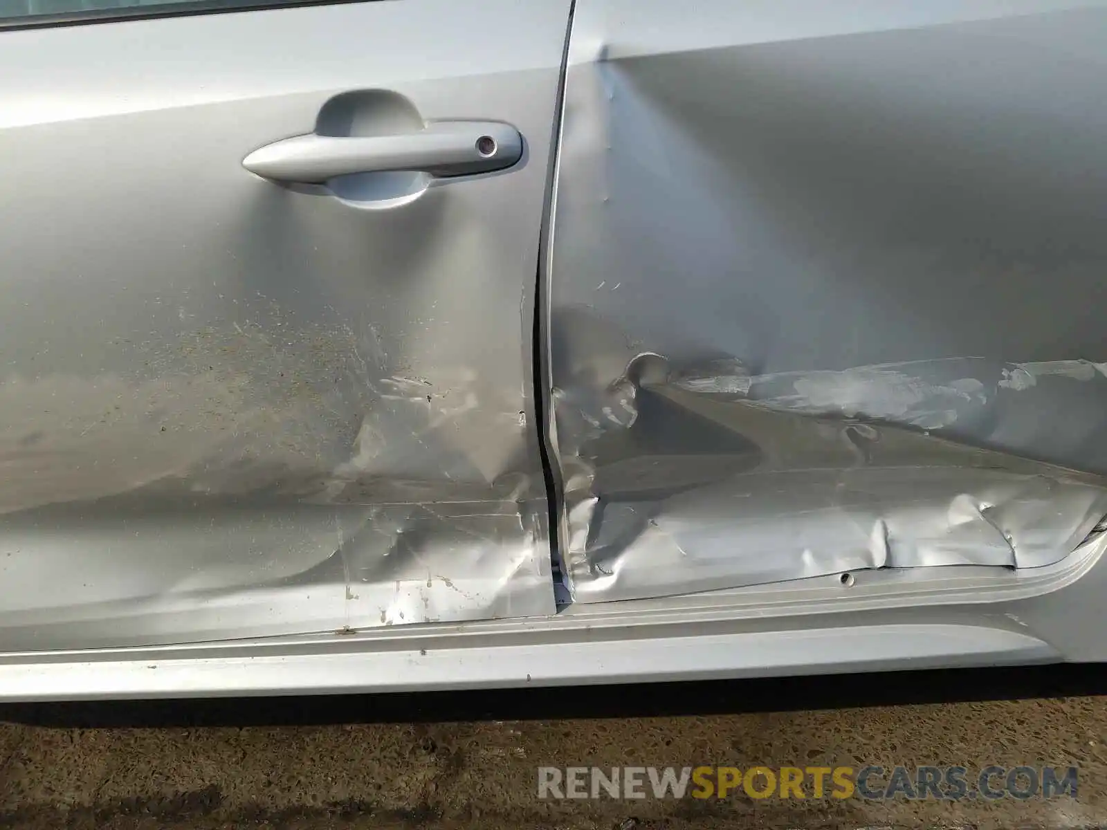 9 Photograph of a damaged car 5YFEPRAE5LP107507 TOYOTA COROLLA 2020