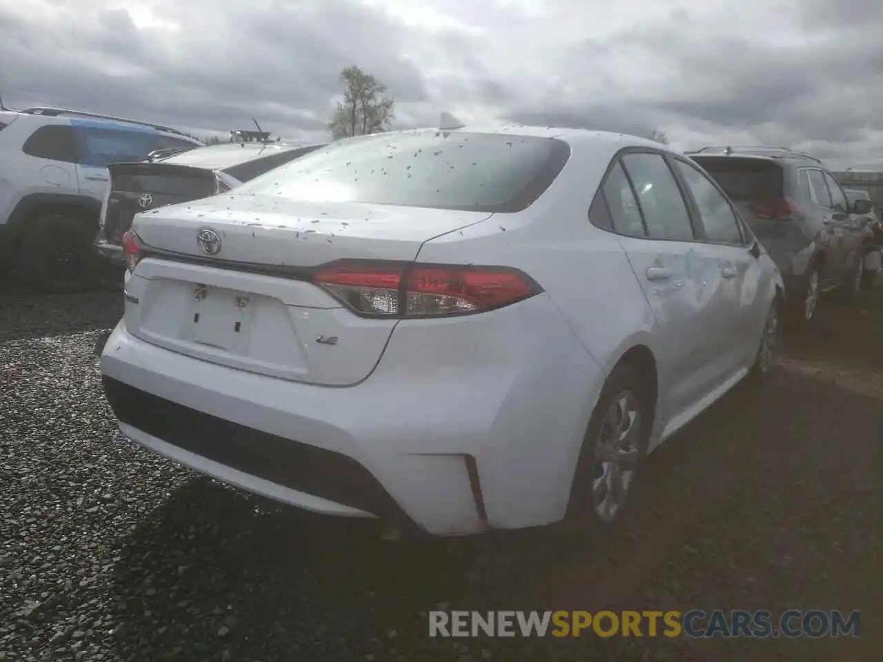 4 Photograph of a damaged car 5YFEPRAE5LP107622 TOYOTA COROLLA 2020