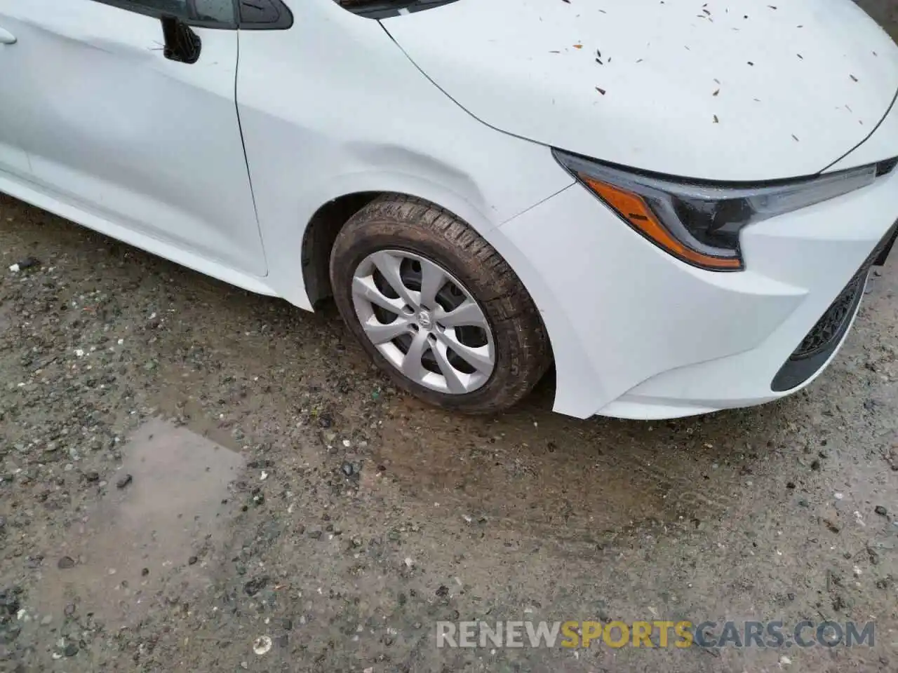 9 Photograph of a damaged car 5YFEPRAE5LP107622 TOYOTA COROLLA 2020