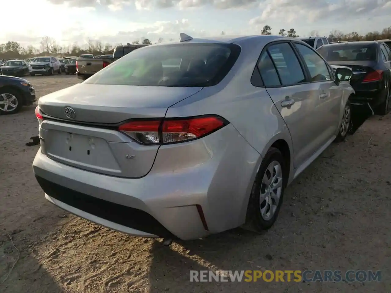 4 Photograph of a damaged car 5YFEPRAE5LP110083 TOYOTA COROLLA 2020