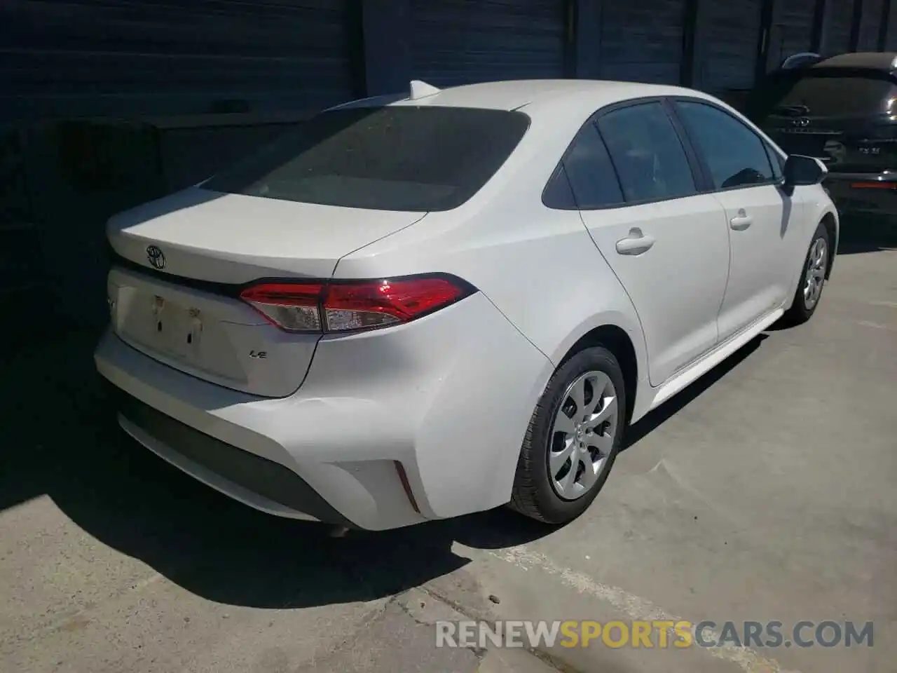 4 Photograph of a damaged car 5YFEPRAE5LP110827 TOYOTA COROLLA 2020