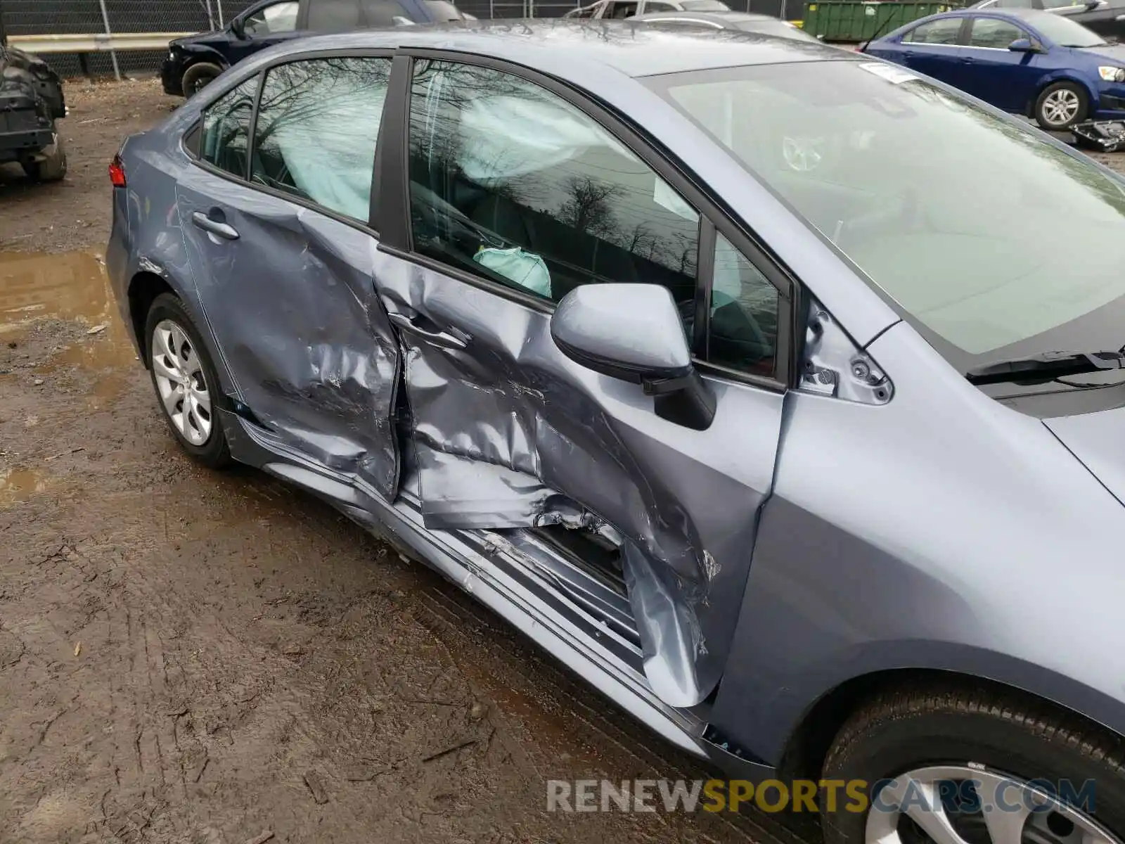 9 Photograph of a damaged car 5YFEPRAE5LP113677 TOYOTA COROLLA 2020