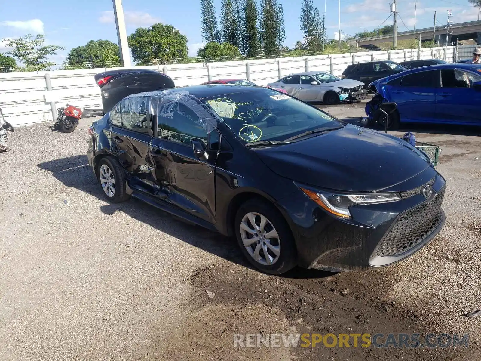 1 Photograph of a damaged car 5YFEPRAE5LP114005 TOYOTA COROLLA 2020