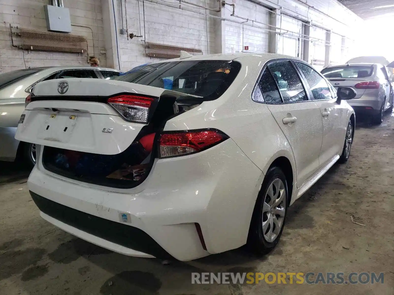 4 Photograph of a damaged car 5YFEPRAE5LP115283 TOYOTA COROLLA 2020